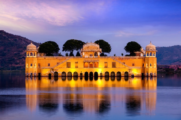 Jal Mahal 水上宮殿 ジャイプール ラジャスタン インド プレミアム写真