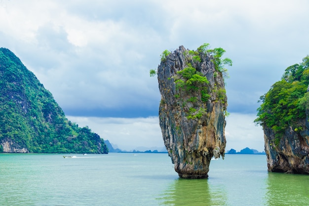 Premium Photo | James bond island or ko tapu in phang nga bay, thailand