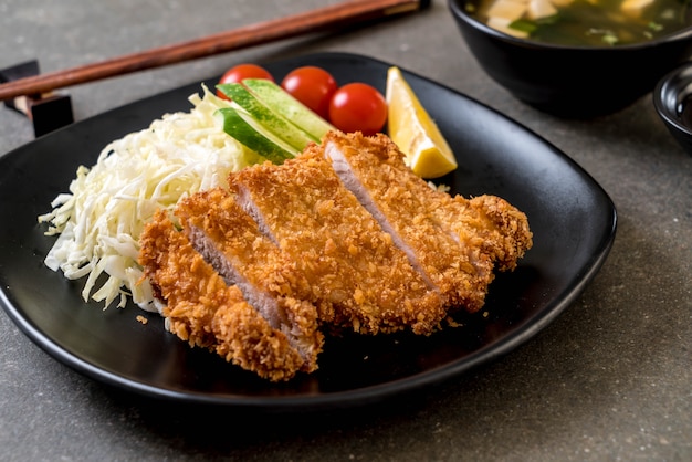 Premium Photo | Japanese deep fried pork cutlet (tonkatsu set)