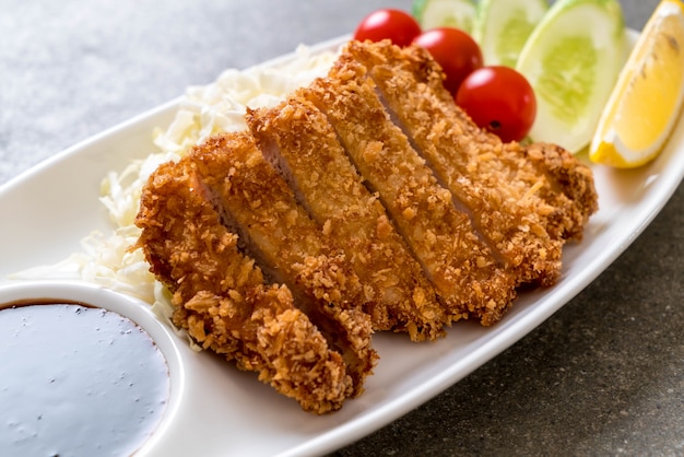 Premium Photo | Japanese deep fried pork cutlet (tonkatsu set)