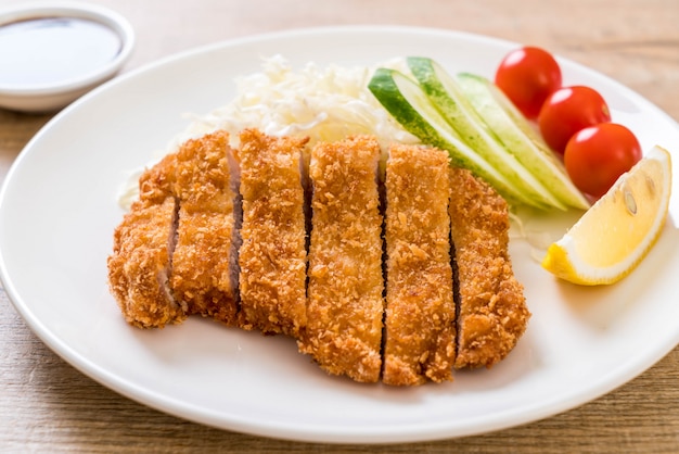 Premium Photo | Japanese deep fried pork cutlet (tonkatsu set)