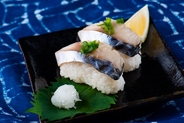 japanese-saba-sushi-serve_127090-196.jpg