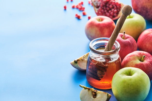 Premium Photo Jewish Holiday Rosh Hashanah With Honey And Apples 9747