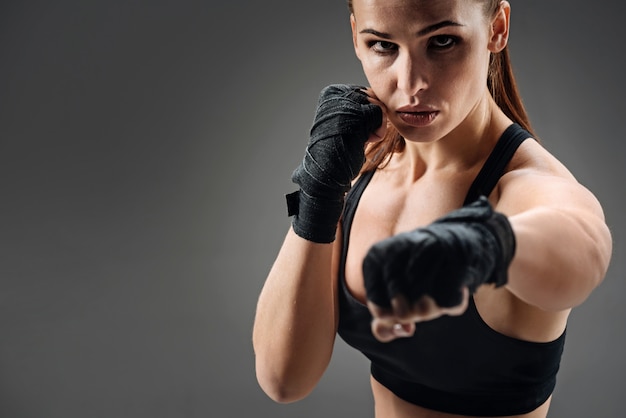 Premium Photo Joyful Woman Boxing On A Grey