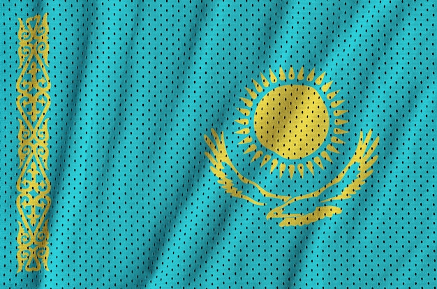 ポリエステルナイロンスポーツウェアメッシュ生地に印刷されたカザフスタンの旗 プレミアム写真