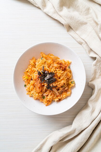 Premium Photo Kimchi Fried Rice With Seaweed And White Sesame