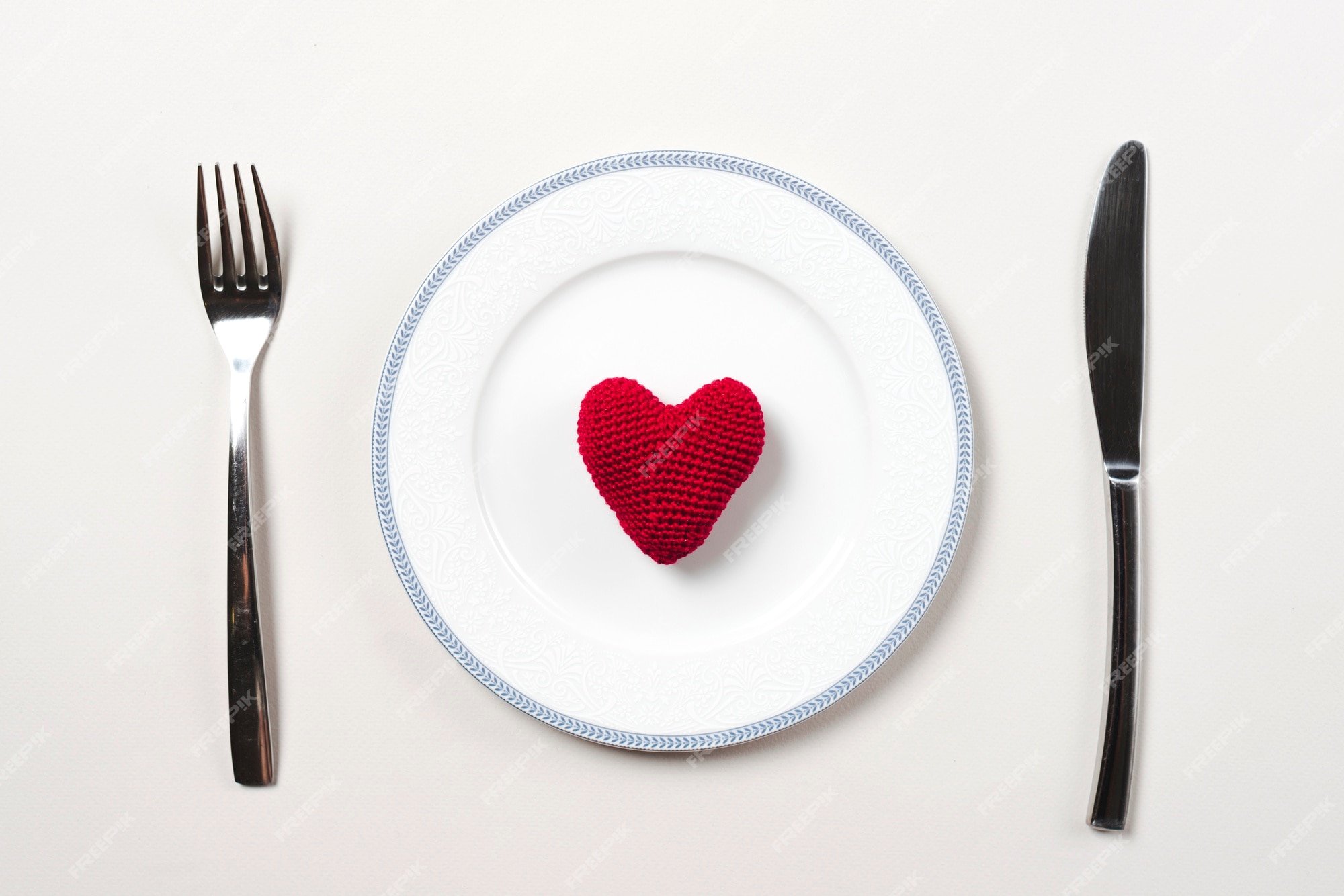 Free Photo | Knitted heart on plate