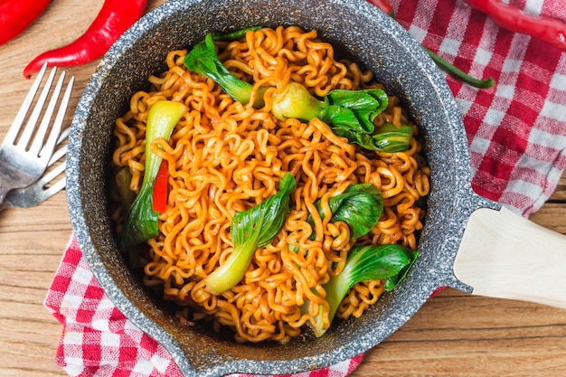 free-photo-korean-instant-noodles-spicy-instant-noodles