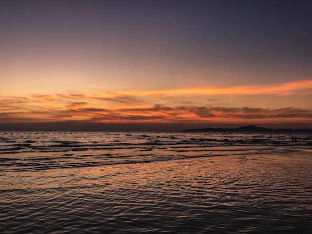 美しい日没時の海の風景 壁紙に最適 無料の写真