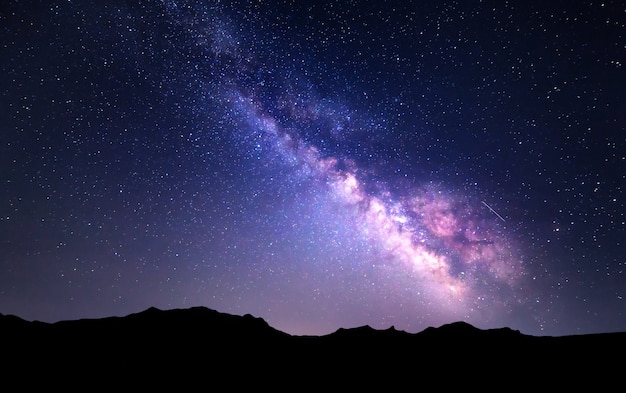 天の川のある風景 山の星と夜空 プレミアム写真