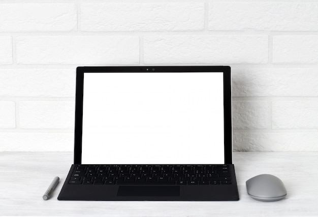 Kelebihan dan Kekurangan Laptop dengan Layar Putih