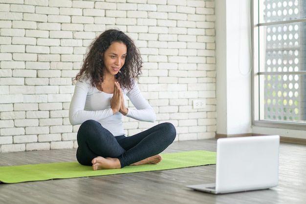 Premium Photo | Latin woman influencer teaching yoga online