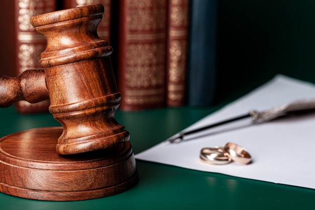 law-gavel-wedding-rings-table_93675-59326.jpg (626×417)