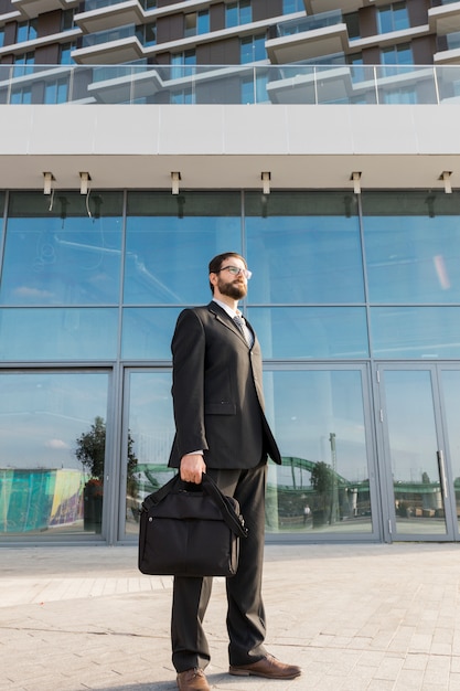 free-photo-lawyer-with-briefcase