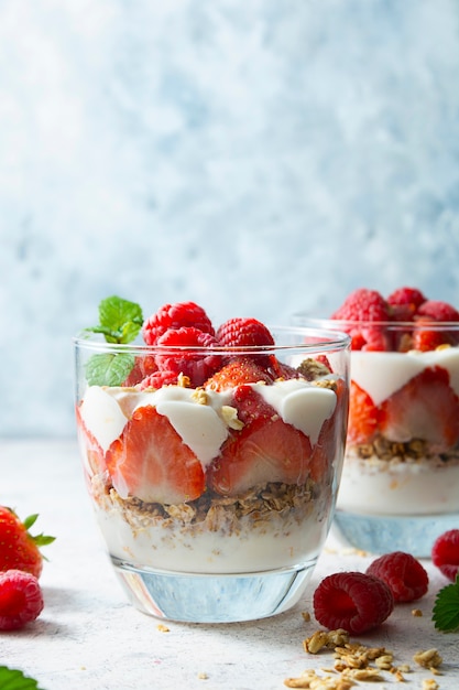 Premium Photo | Layered yogurt, granola and fruits, strawberry ans ...