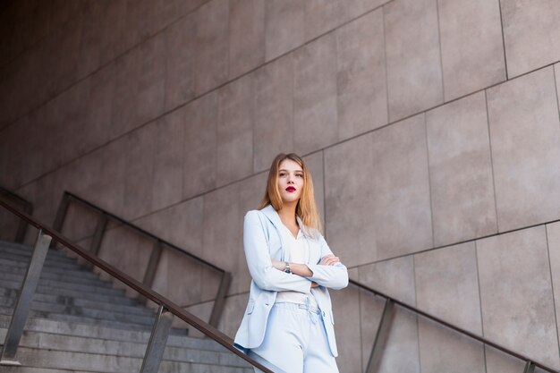Lifestyle portrait of businesswoman Free Photo