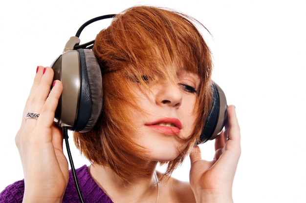 free-photo-listening-to-the-music