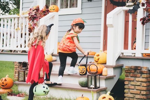 Free Photo | Little children trick or treating