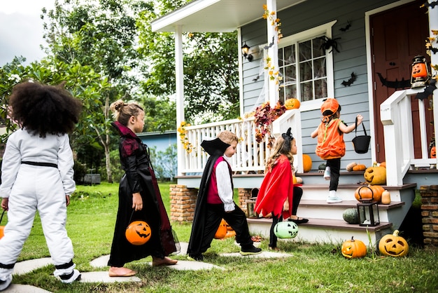 free-photo-little-children-trick-or-treating