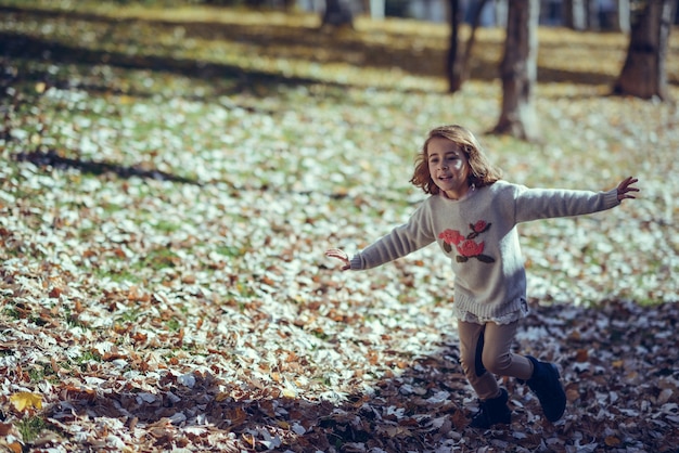 Little girl running Photo | Free Download