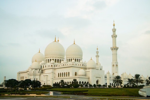 Look from afar at awesome buildings of shekh zayed grand mosque Free Photo