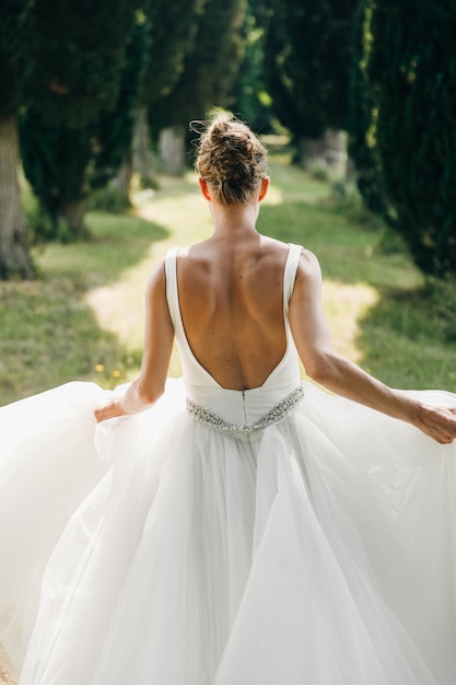 Free Photo Look From Behind At Bride In Dress With Naked Back Running