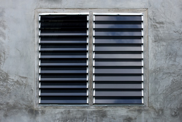 Louver window on gray concrete wall | Premium Photo