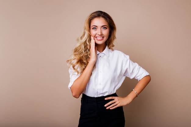 beige blouse outfit