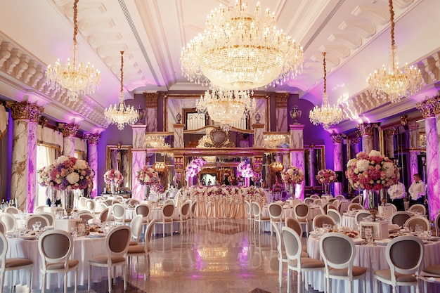 Luxurious dinner hall with large crystal chandelier Free Photo