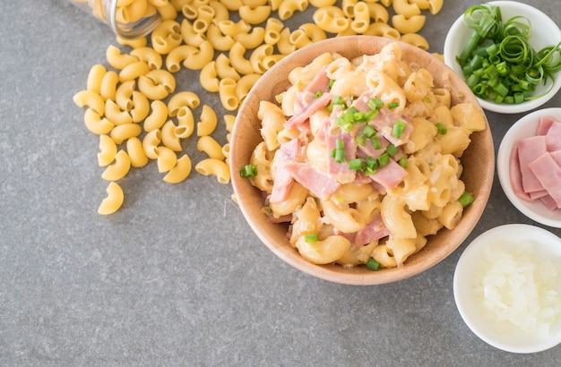 Premium Photo | Macaroni cheese and ham