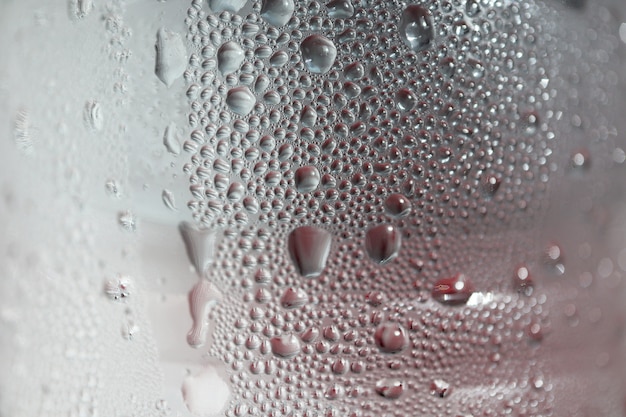 飲料水のボトルの背景にテクスチャの水滴のマクロ写真 プレミアム写真