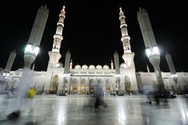 Madina mosque at night | Premium Photo