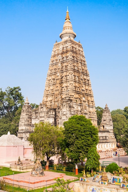 Mahabodhi temple, bodhgaya | Premium Photo