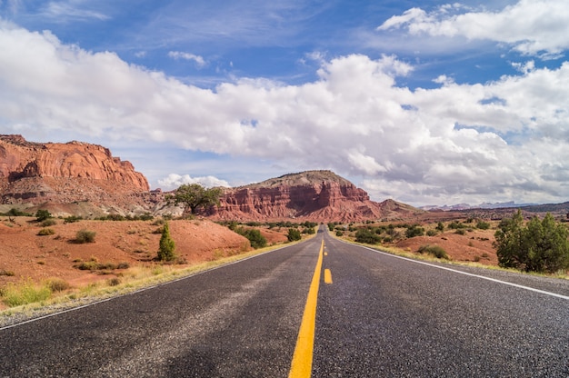 Premium Photo | The majestic roads of the southwest of america