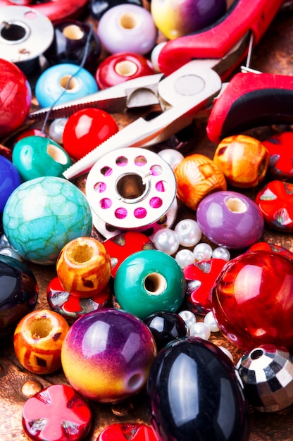 Making jewelry of beads | Premium Photo