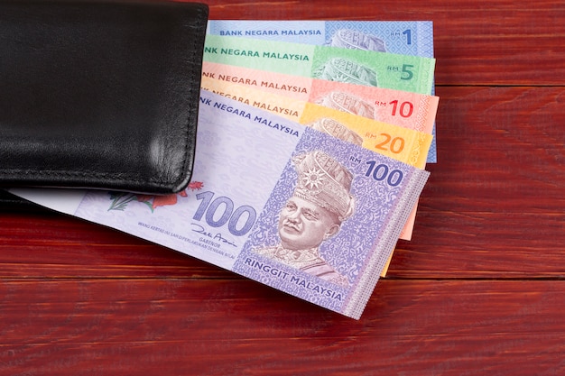 malaysian money black wallet 52793 272 - Simak Tips Ini Saat Melakukan Kiriman Wang ke Indonesia