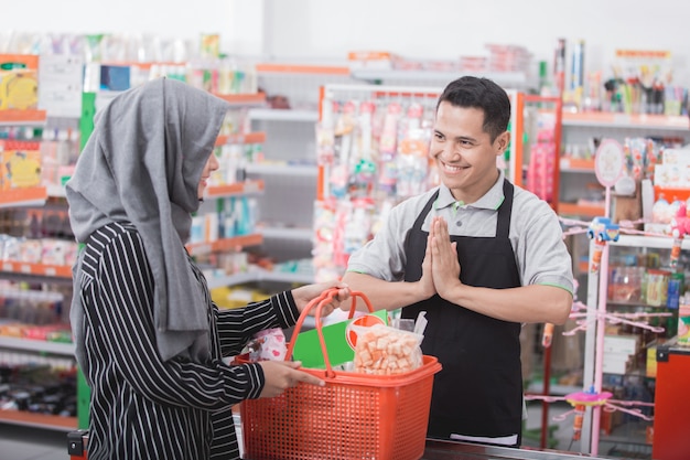 Male shopkeeper or cashier welcoming customer Premium Photo