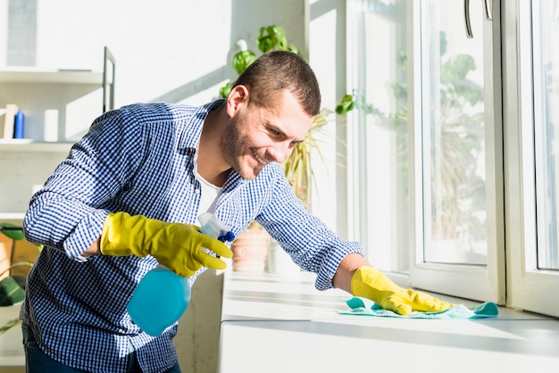 Free Photo Man Cleaning His Home