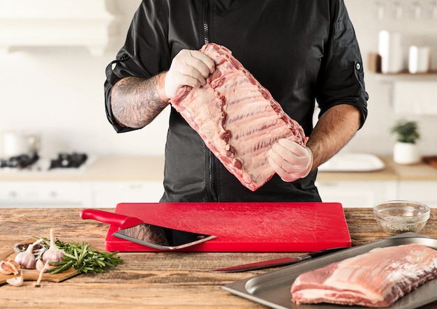 Man cooking meat steak on kitchen | Free Photo