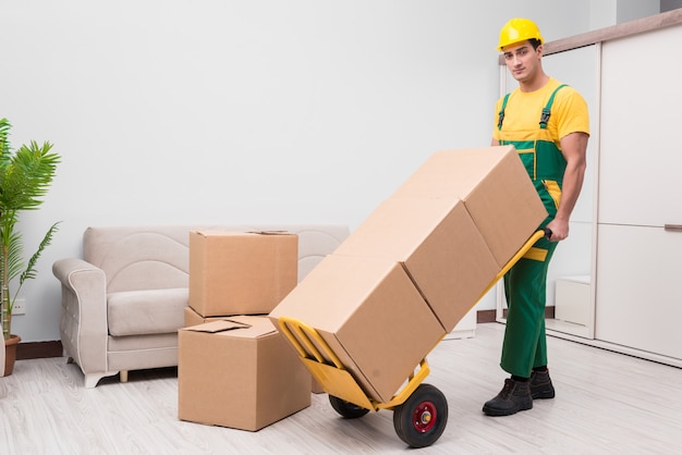Man delivering boxes during house move Premium Photo