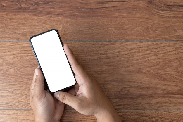 人間の手が黒いスマートフォン画面モックアップ プレミアム写真