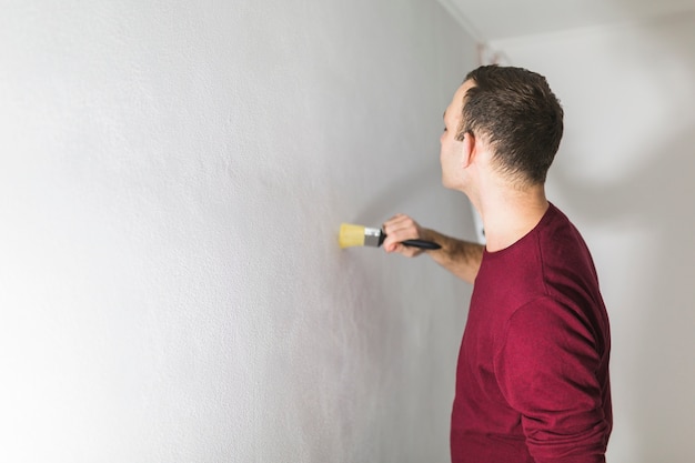 Free Photo | Man painting wall