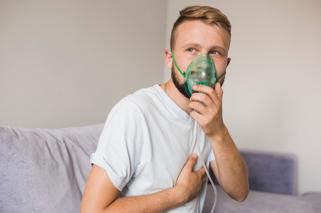 Man using nebulizer at home | Free Photo