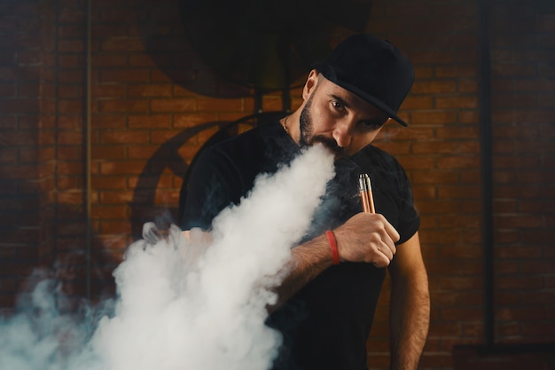 전자 담배를 Vaping 남자 무료 사진 4334