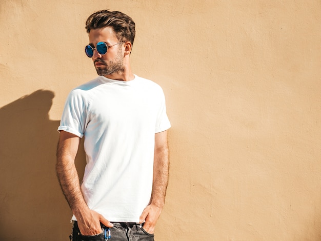 Free Photo Man With Sunglasses Wearing White T Shirt Posing