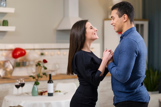 Man and woman holding hands on valentine's day with copy space Free Photo