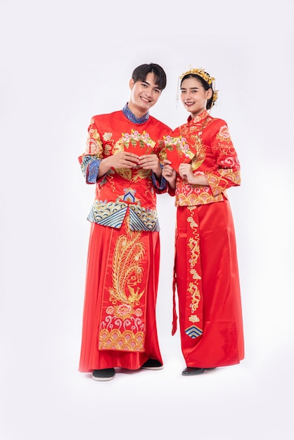 Free Photo  The man and woman wear cheongsam with preparing the 