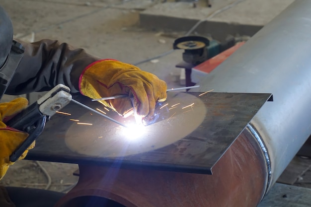 Premium Photo | Manual arc welding of technological pipelines and metal ...