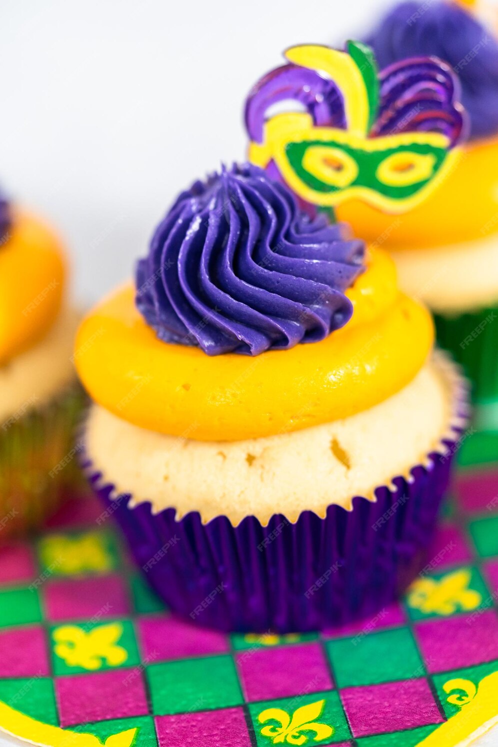 Premium Photo | Mardi gras vanilla cupcakes in foil cupcake cups and ...