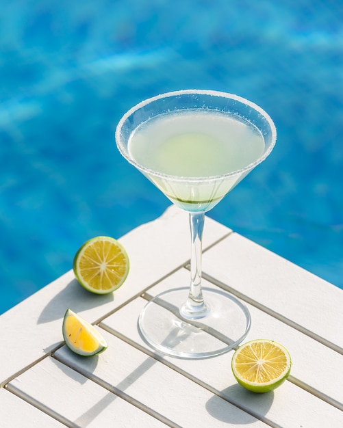 Free Photo Martini With Lime Around A Pool